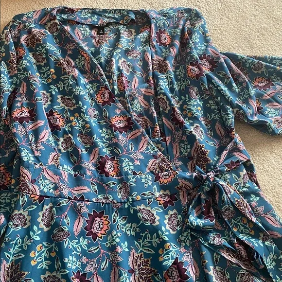 Torrid open front tie hi-low top size 3. Perfect condition - Picture 7 of 8